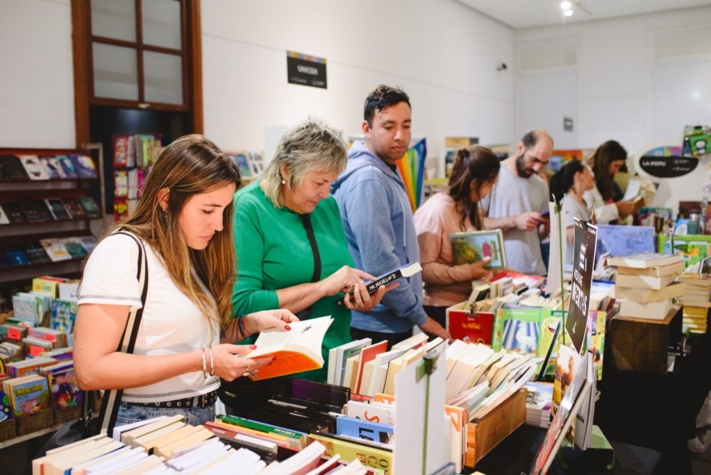 Libros, cine y palabras: la cultura que busca encontrarse en Olavarría 