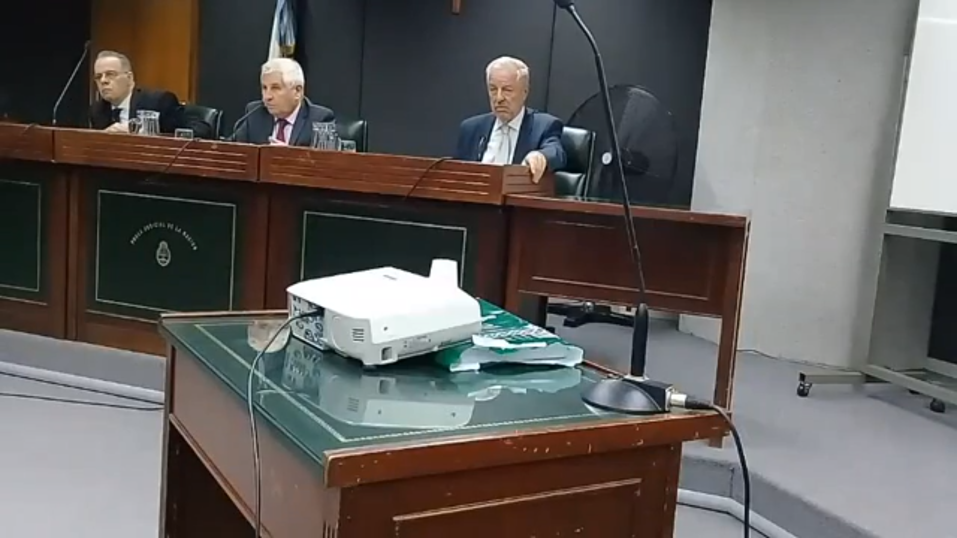 Tribunal 1