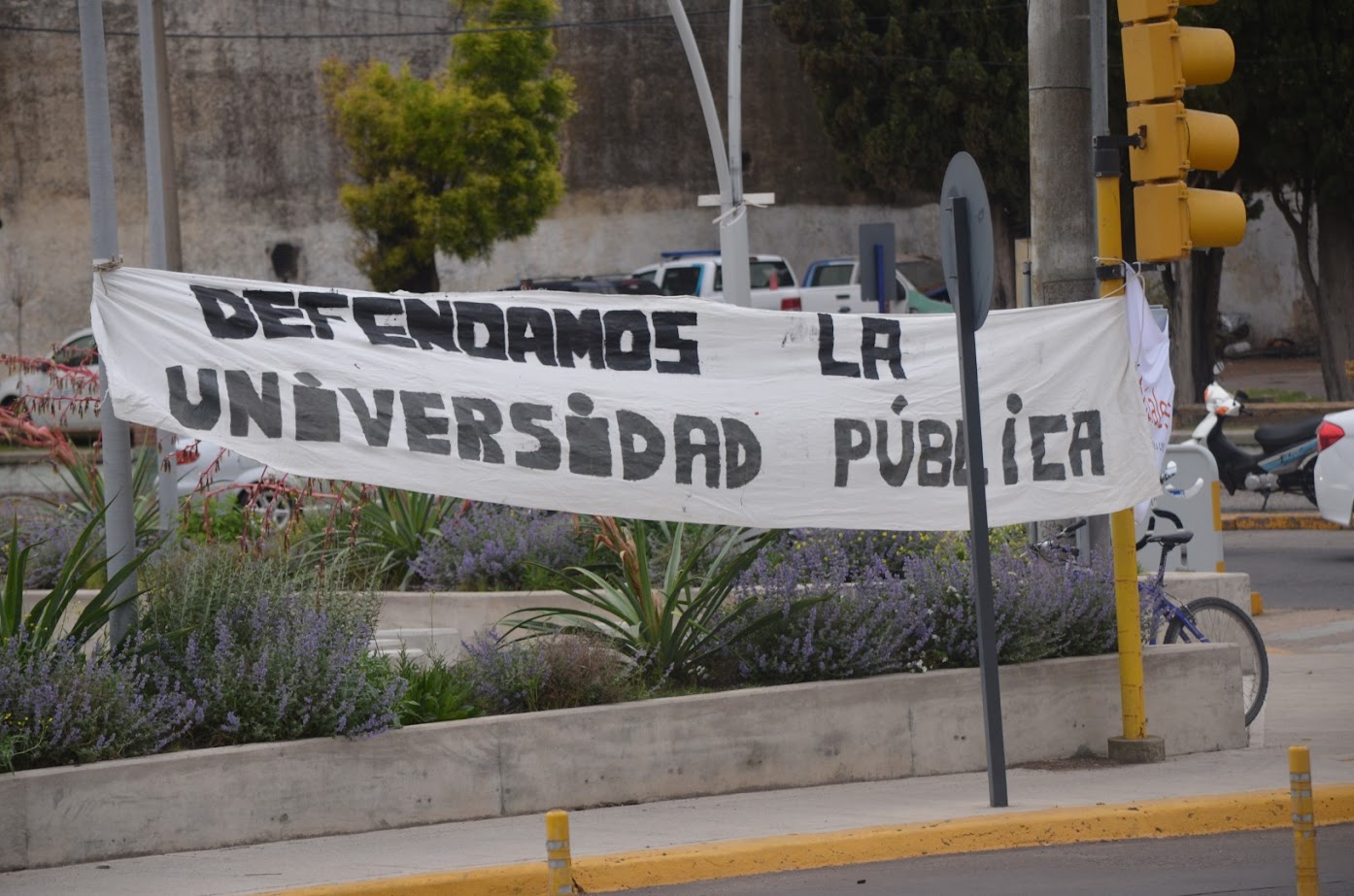 defendamos la uni pub